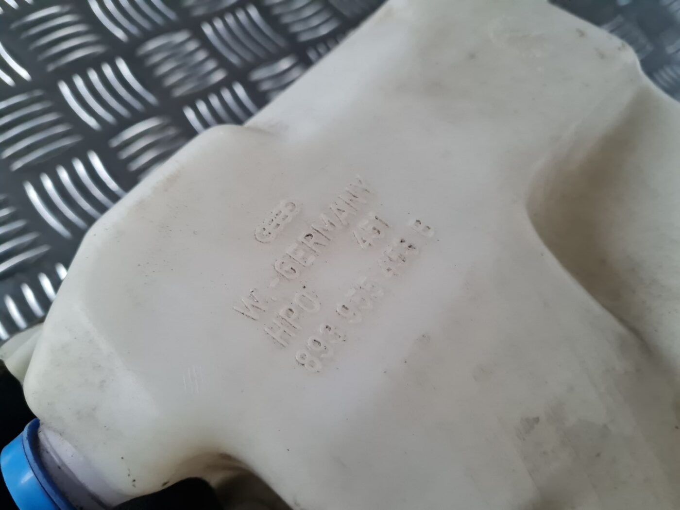 Mazgātāja šķidruma tvertne priekš AUDI 80 1991 2 Mazgātāja šķidruma tvertne priekš AUDI 80 1991