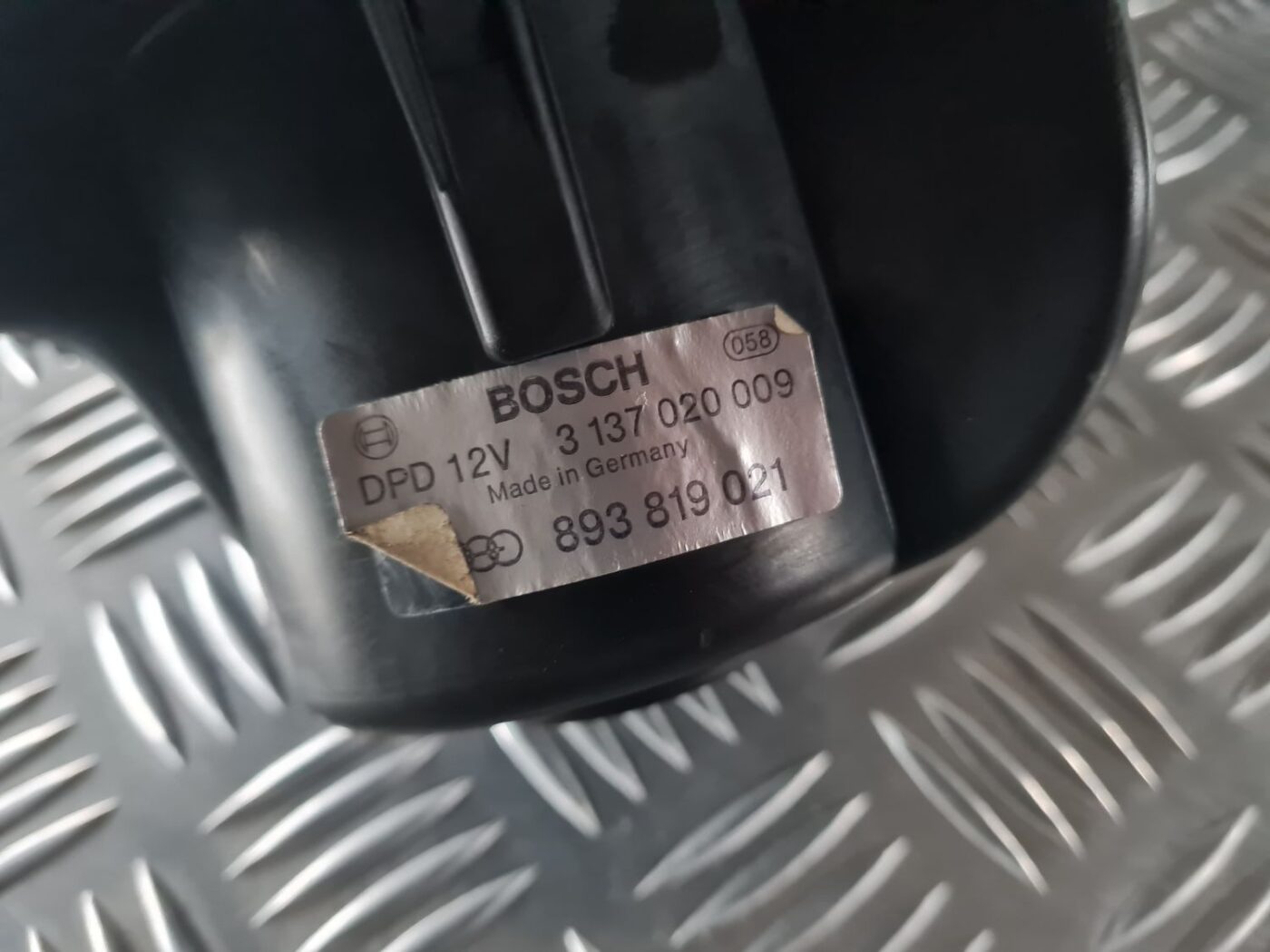 Salona ventilators priekš AUDI 80 1991 4 Salona ventilators priekš AUDI 80 1991