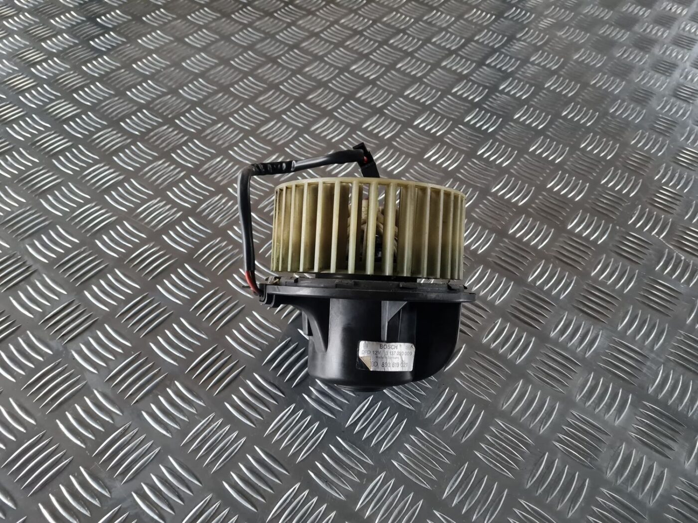 Salona ventilators priekš AUDI 80 1991 3 Salona ventilators priekš AUDI 80 1991