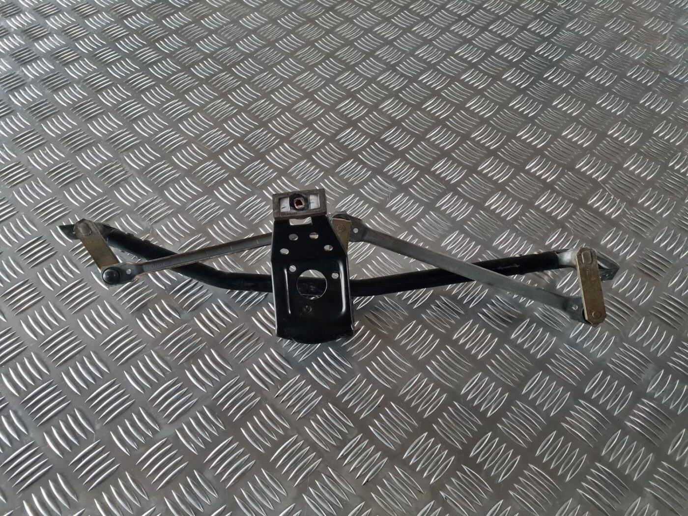 Vējstikla tīrīšanas mehānisms priekš AUDI 80 1991 3 Vējstikla tīrīšanas mehānisms priekš AUDI 80 1991