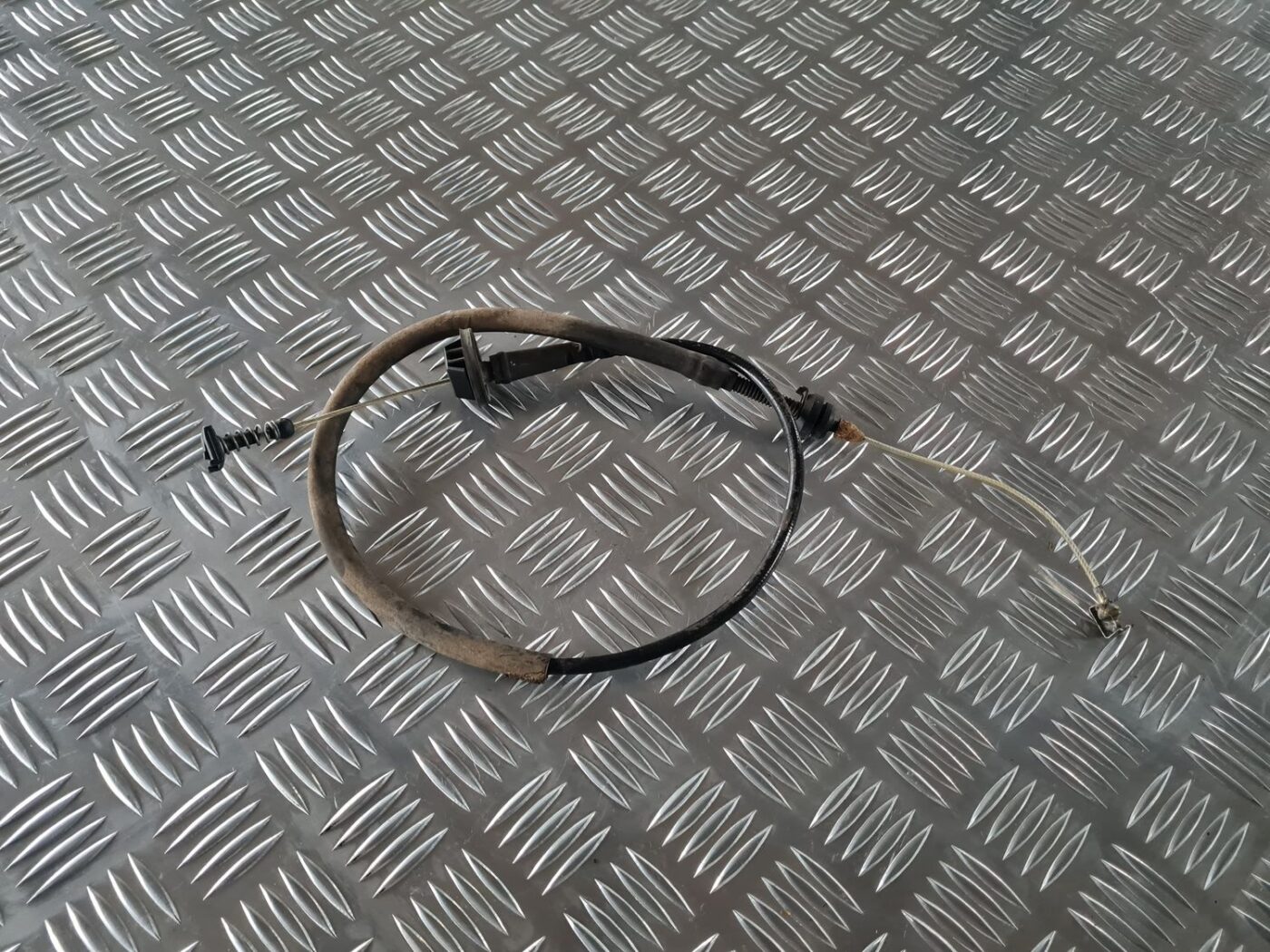 Akseleratora (gāzes) trose priekš AUDI 80 1991 3 Akseleratora (gāzes) trose priekš AUDI 80 1991