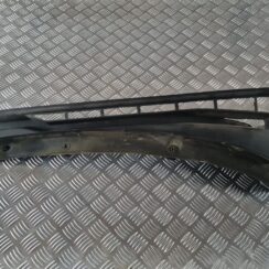 Vējstikla uzlikas (deflektora) režģis priekš AUDI 80 1991