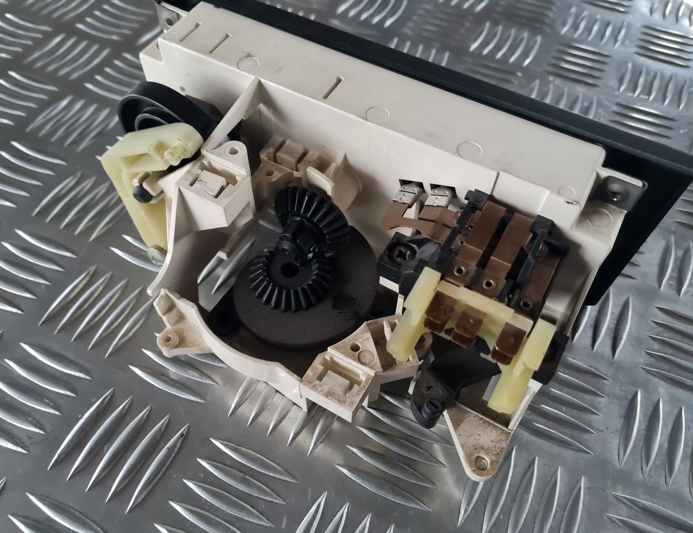 Klimata kontroles bloks priekš AUDI 80 1991 3 Klimata kontroles bloks priekš AUDI 80 1991