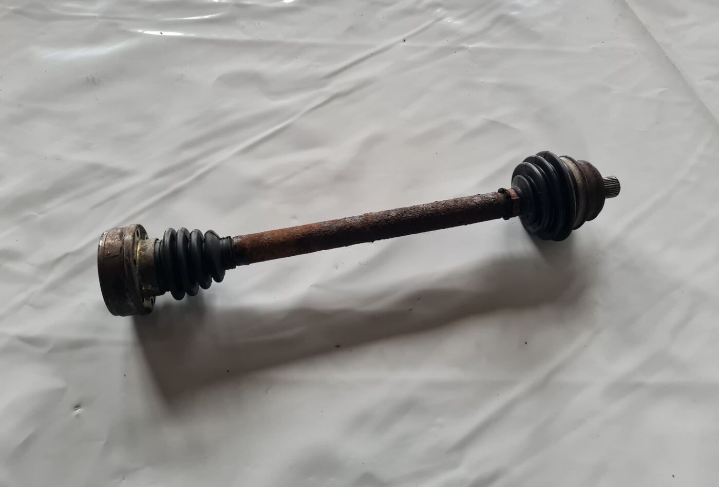 Pusass priekšēja labā priekš AUDI 80 1991 1 Pusass priekšēja labā priekš AUDI 80 1991