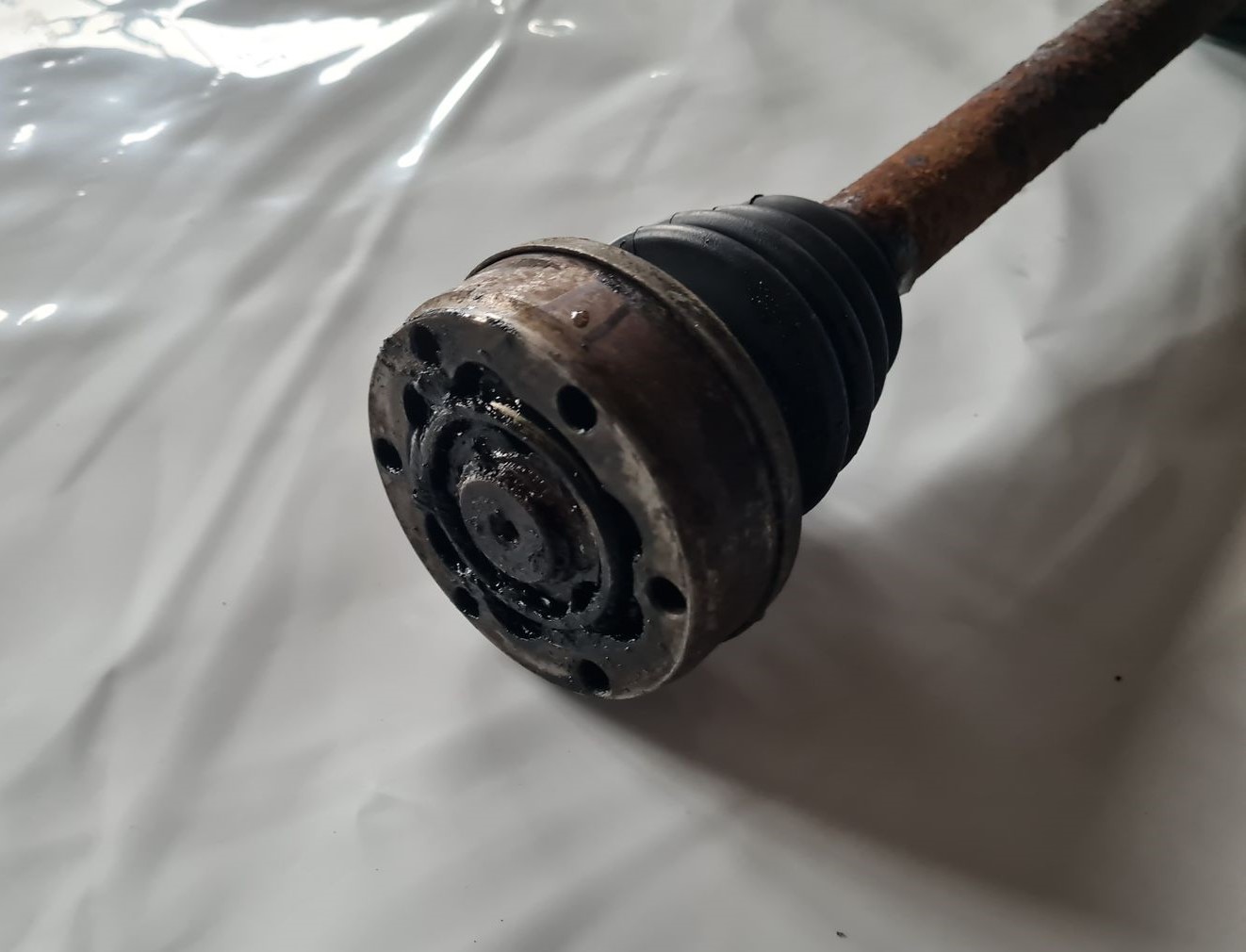 Pusass priekšēja labā priekš AUDI 80 1991 2 Pusass priekšēja labā priekš AUDI 80 1991