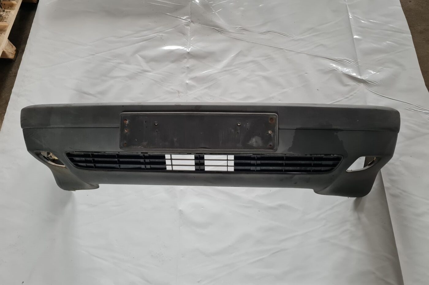 Priekšējais buferis priekš AUDI 80 1991 1 Priekšējais buferis priekš AUDI 80 1991