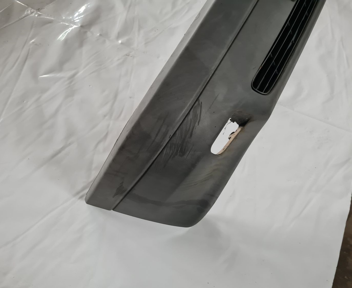 Priekšējais buferis priekš AUDI 80 1991 6 Priekšējais buferis priekš AUDI 80 1991