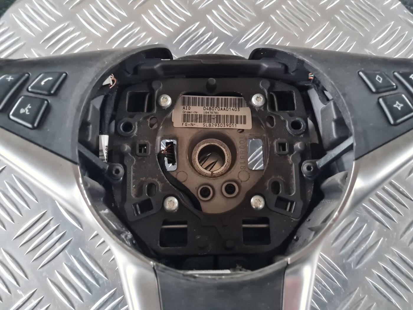 Stūre priekš BMW 6 E63 645 2004 2 Stūre priekš BMW 6 E63 645 2004