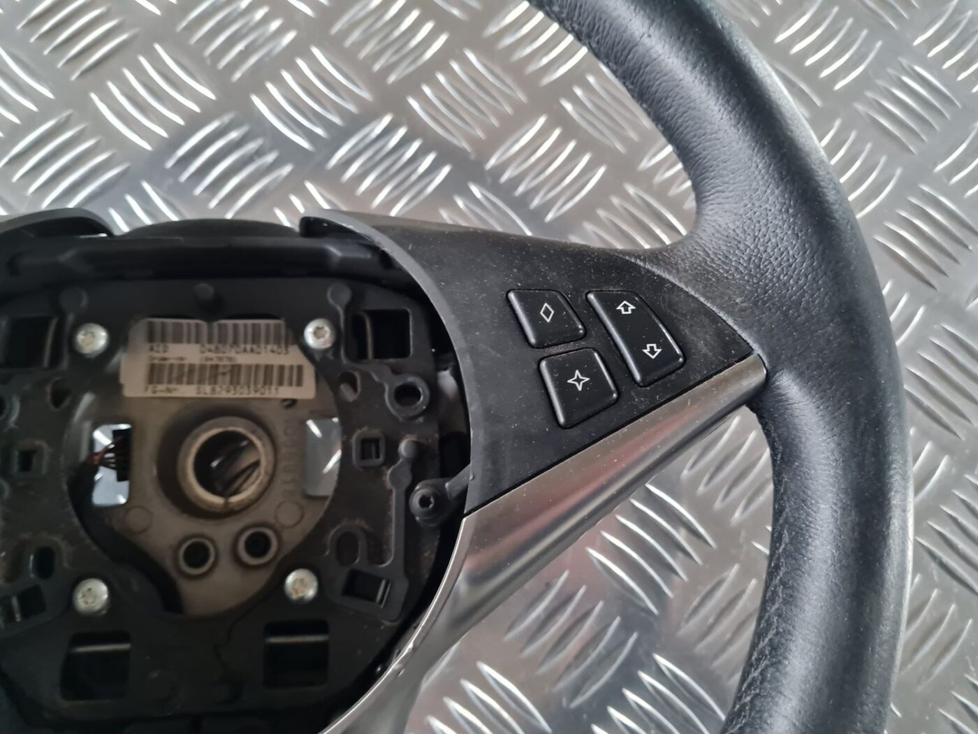 Stūre priekš BMW 6 E63 645 2004 9 Stūre priekš BMW 6 E63 645 2004