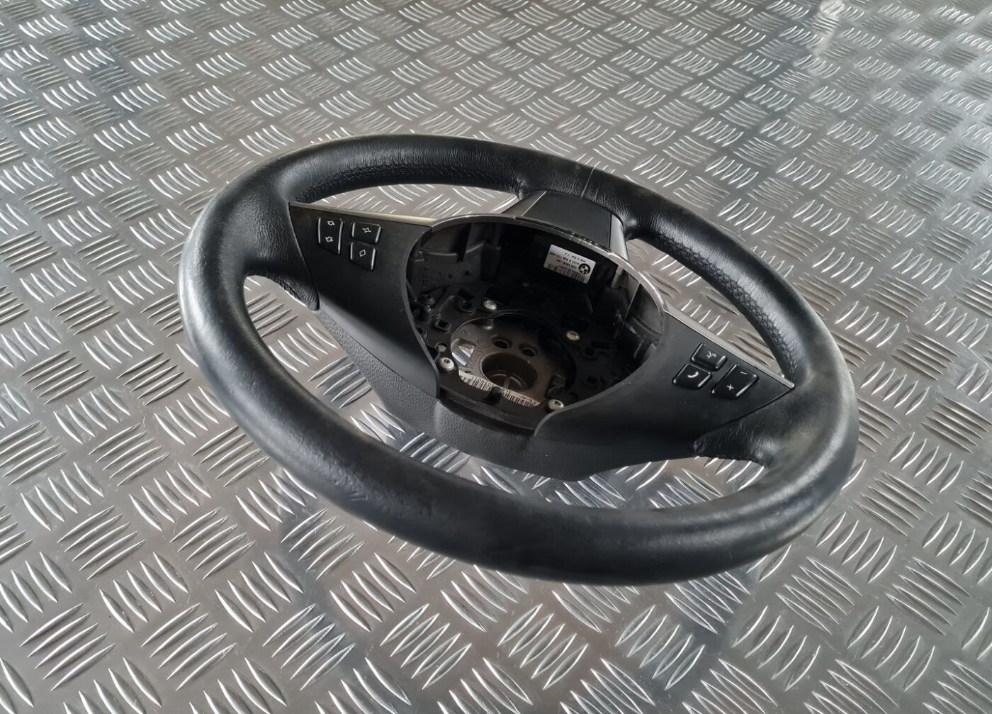 Stūre priekš BMW 6 E63 645 2004 7 Stūre priekš BMW 6 E63 645 2004