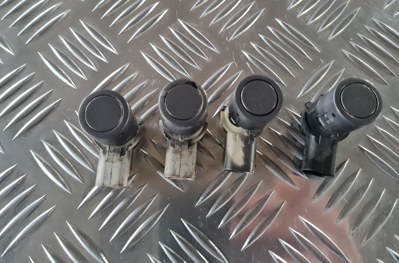 Parkošanās devējs priekš BMW 6 E63 645 2004 4 Parkošanās devējs priekš BMW 6 E63 645 2004