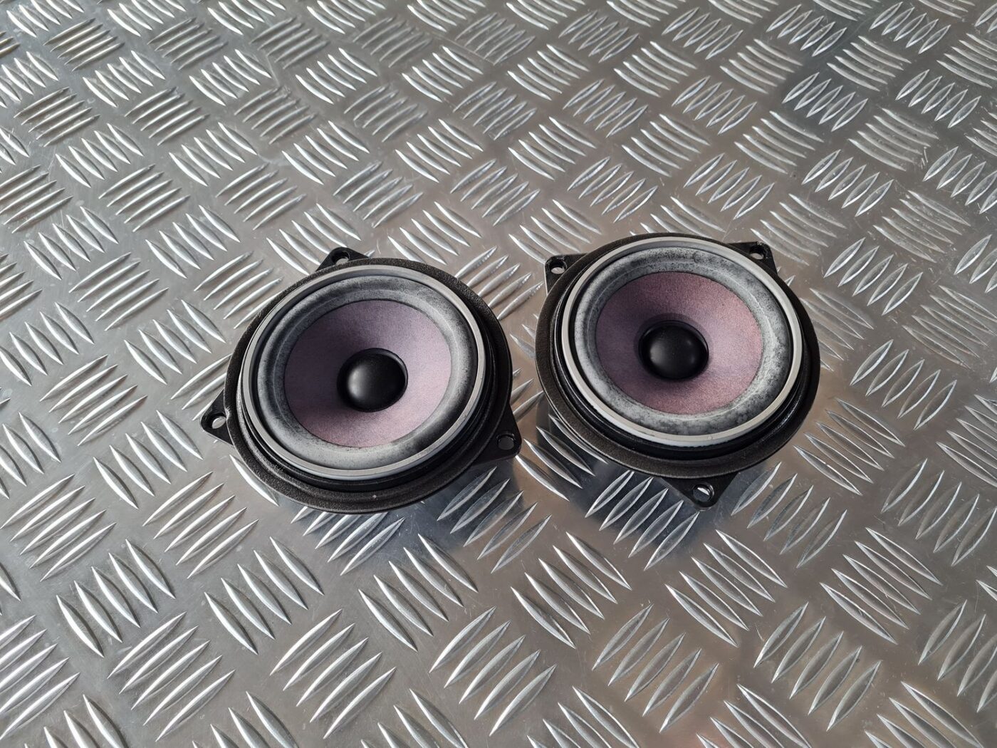 Durvju skaļrunis, apakšā priekš BMW 6 E63 645 2004 1 Durvju skaļrunis, apakšā priekš BMW 6 E63 645 2004