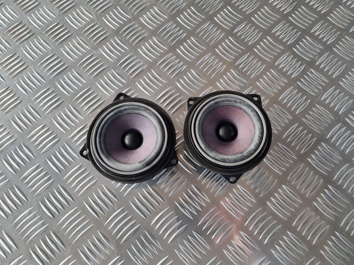 Durvju skaļrunis, apakšā priekš BMW 6 E63 645 2004 2 Durvju skaļrunis, apakšā priekš BMW 6 E63 645 2004