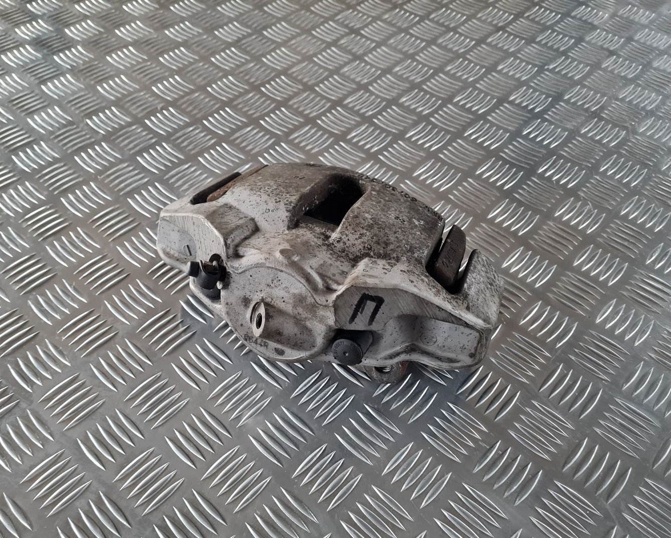 Priekšējais labais suports priekš BMW 6 E63 645 2004 2 Priekšējais labais suports priekš BMW 6 E63 645 2004