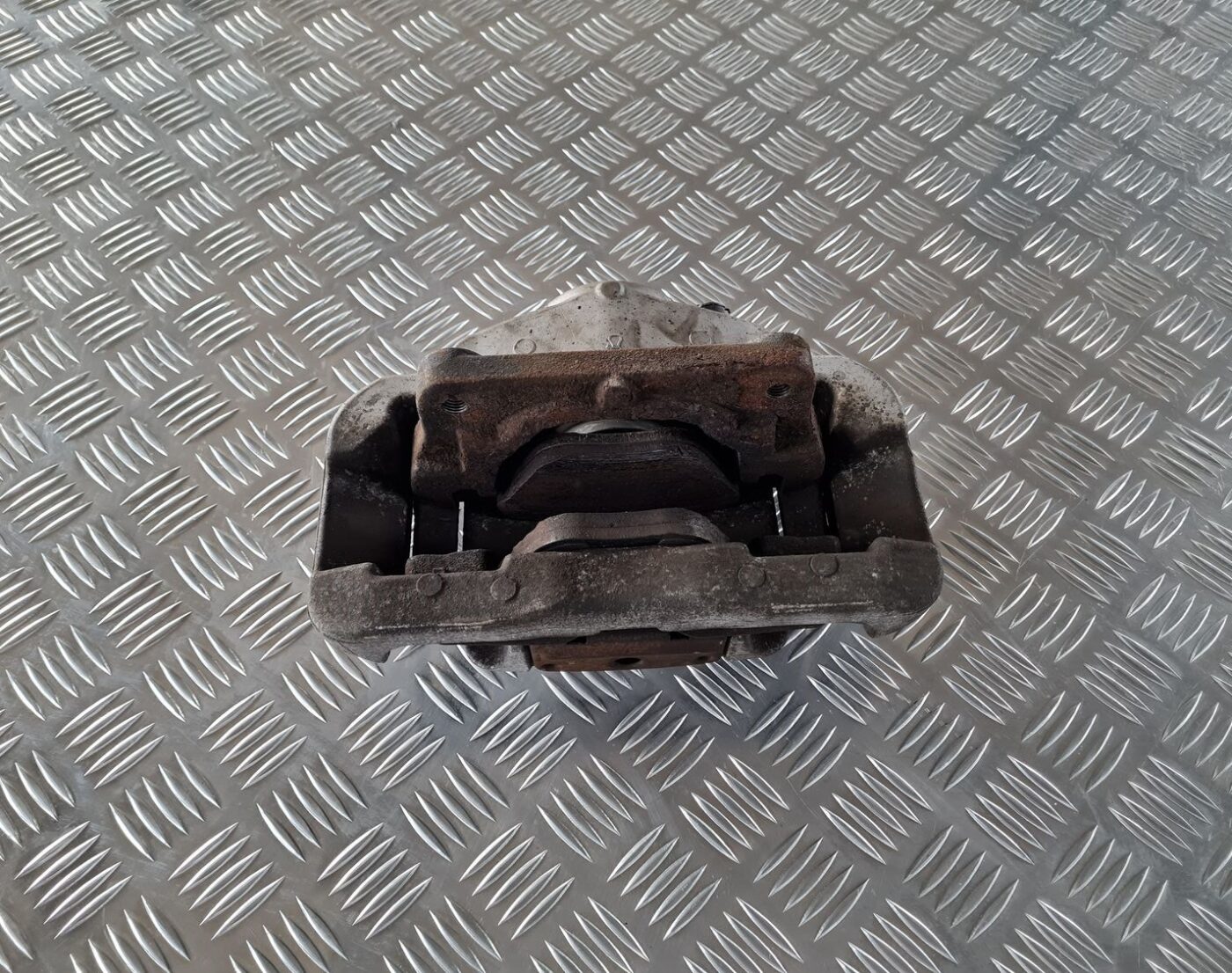 Priekšējais labais suports priekš BMW 6 E63 645 2004 5 Priekšējais labais suports priekš BMW 6 E63 645 2004