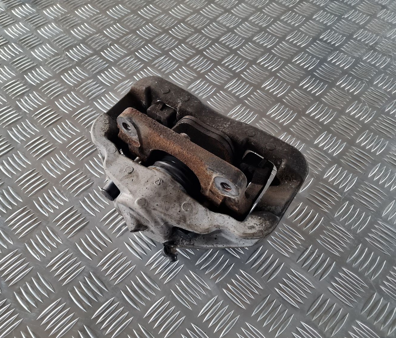 Priekšējais labais suports priekš BMW 6 E63 645 2004 4 Priekšējais labais suports priekš BMW 6 E63 645 2004