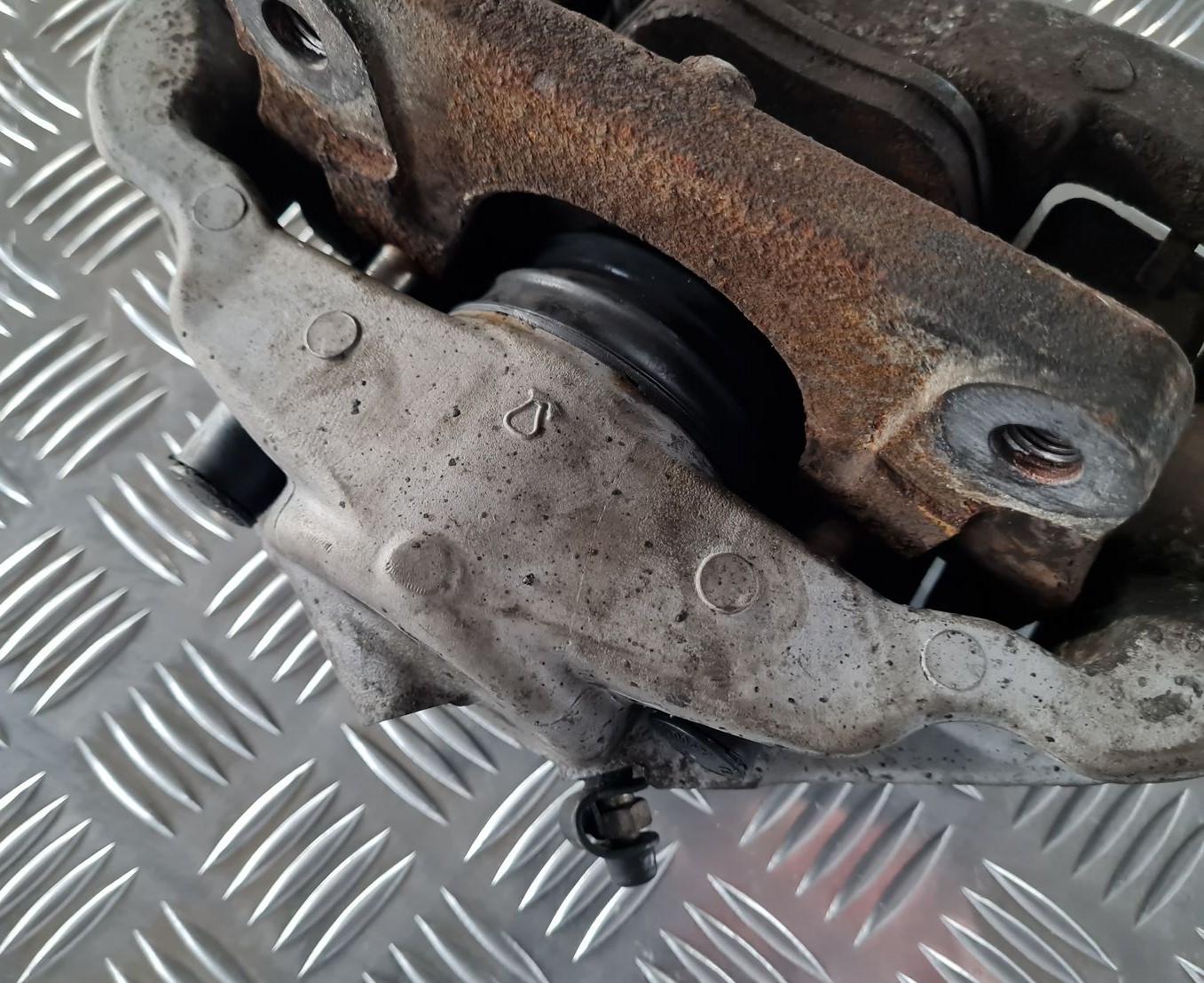 Priekšējais labais suports priekš BMW 6 E63 645 2004 3 Priekšējais labais suports priekš BMW 6 E63 645 2004