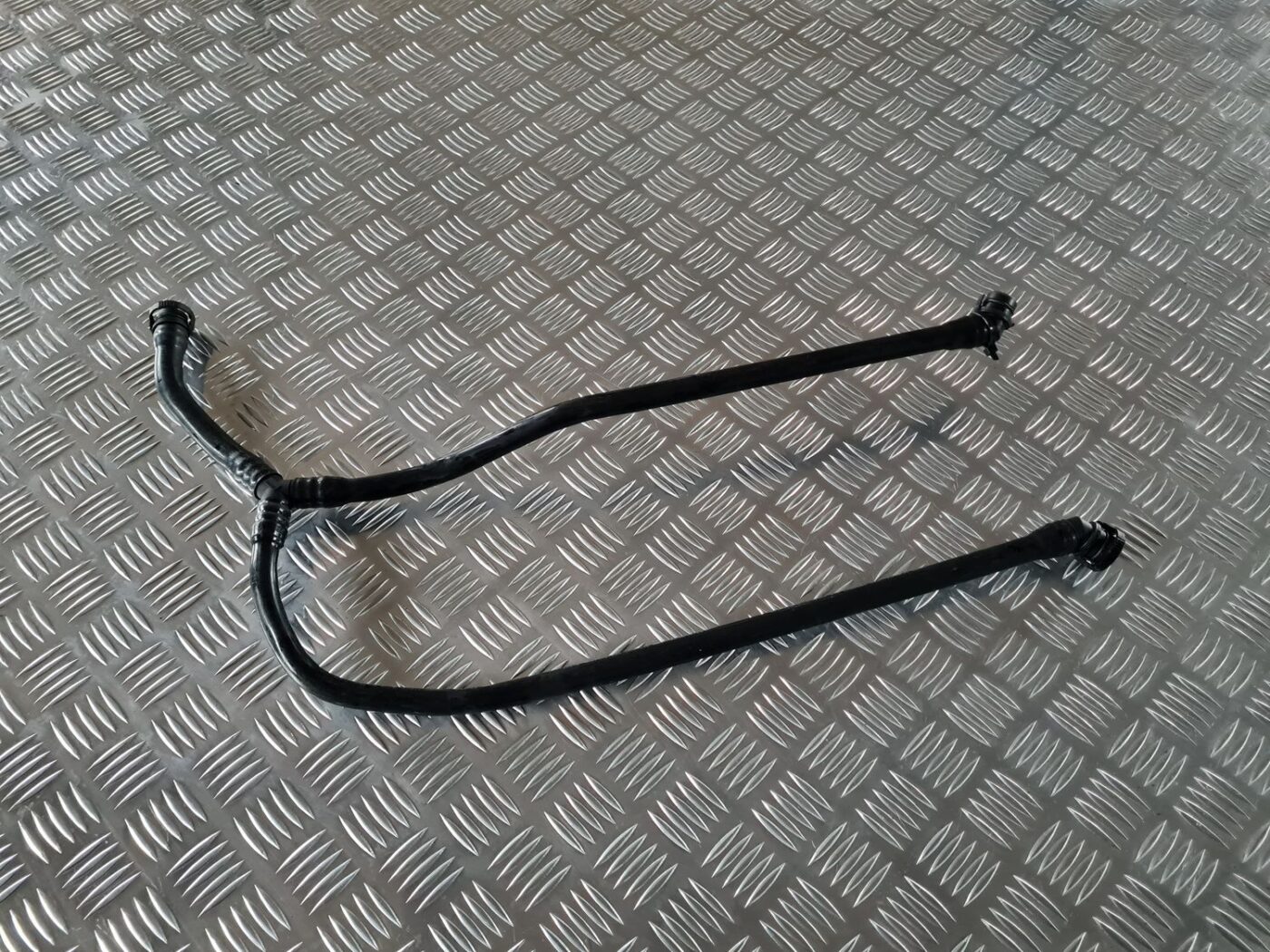 EGR caurule priekš BMW 6 E63 645 2004 1 EGR caurule priekš BMW 6 E63 645 2004