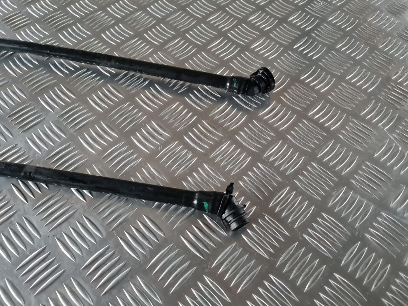 EGR caurule priekš BMW 6 E63 645 2004 4 EGR caurule priekš BMW 6 E63 645 2004