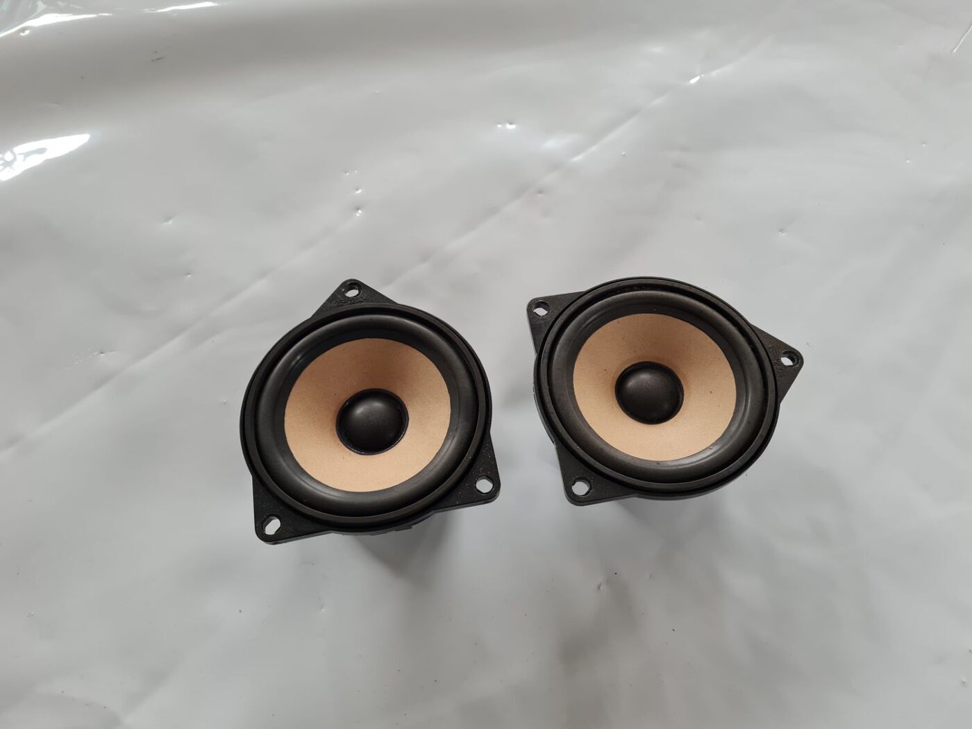 Skaļrunis aizmugurējā plauktā priekš BMW 6 E63 645 2004 1 Skaļrunis aizmugurējā plauktā priekš BMW 6 E63 645 2004