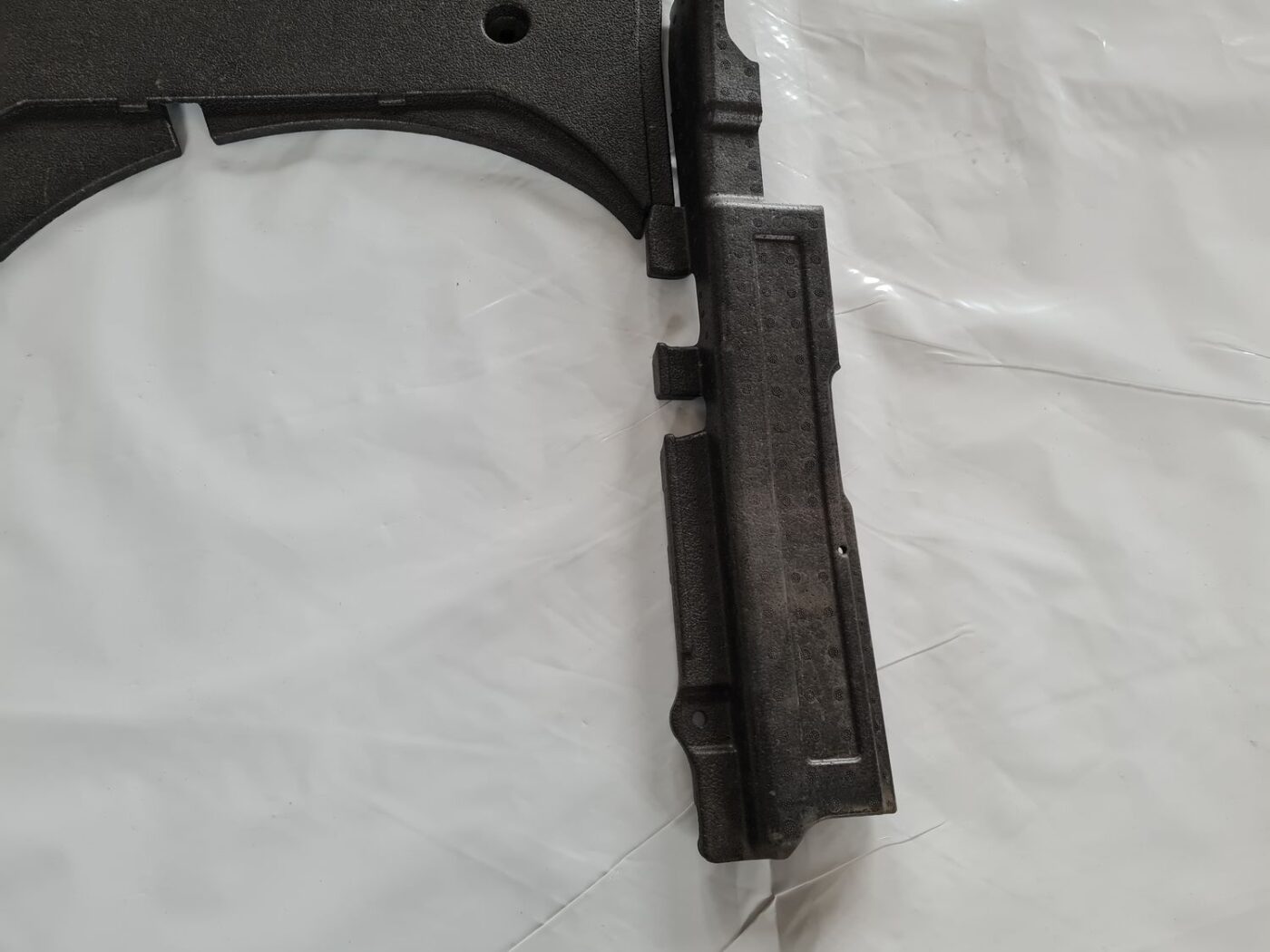 Bagāžnieka nodalījuma putuplasts priekš BMW 6 E63 645 2004