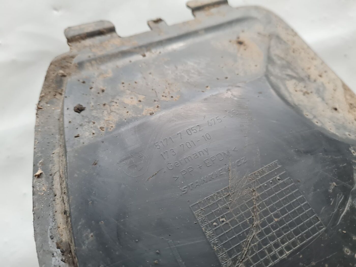 Priekšējais kreisais paspārns priekš BMW 6 E63 645 2004