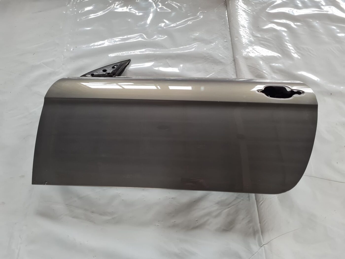 Priekšējās kreisās durvis priekš BMW 6 E63 645 2004 1 Priekšējās kreisās durvis priekš BMW 6 E63 645 2004