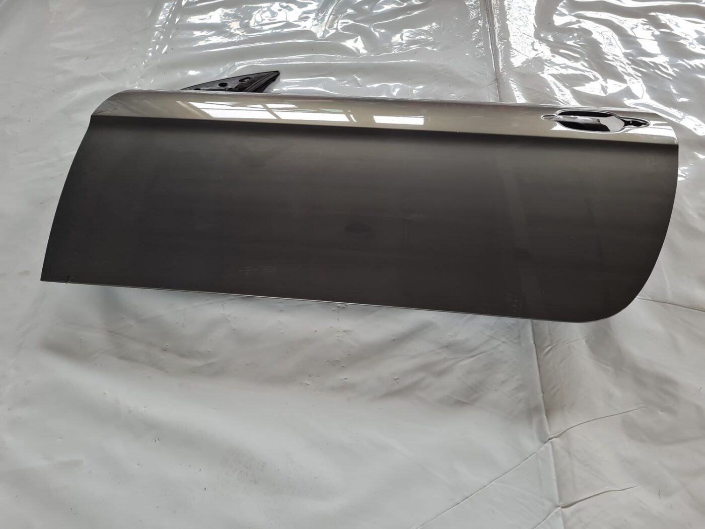 Priekšējās kreisās durvis priekš BMW 6 E63 645 2004 2 Priekšējās kreisās durvis priekš BMW 6 E63 645 2004