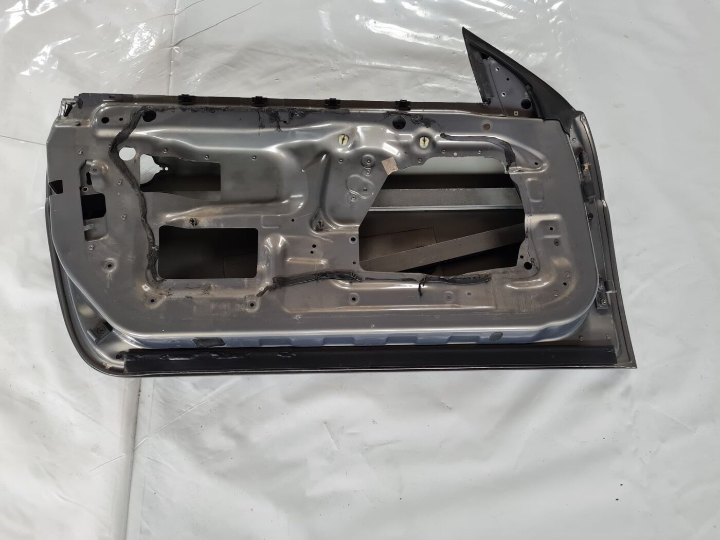 Priekšējās kreisās durvis priekš BMW 6 E63 645 2004 4 Priekšējās kreisās durvis priekš BMW 6 E63 645 2004