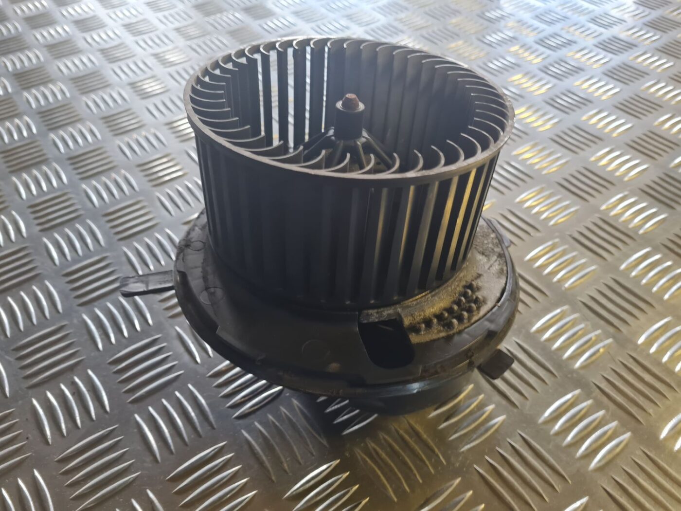 Salona ventilators priekš VW GOLF 5 2004 5 Salona ventilators priekš VW GOLF 5 2004