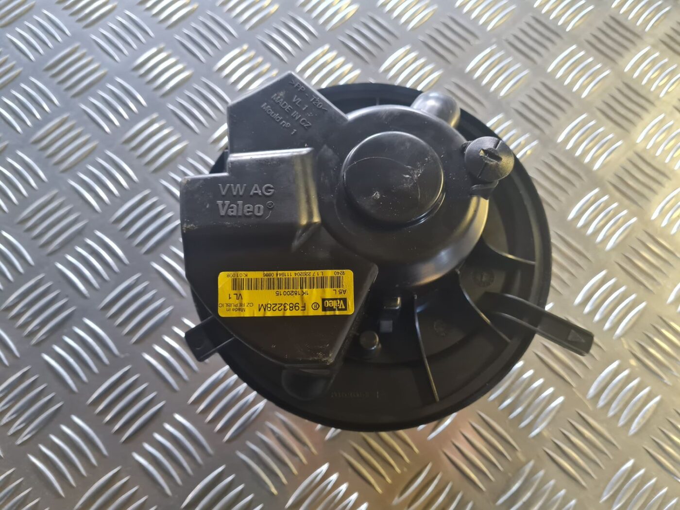 Salona ventilators priekš VW GOLF 5 2004 4 Salona ventilators priekš VW GOLF 5 2004