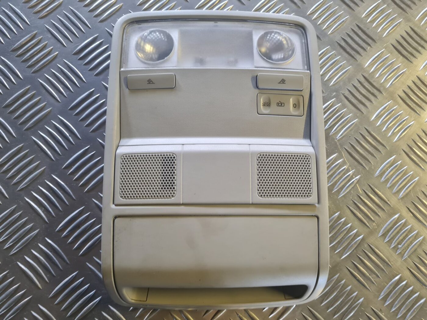 Salona apgaismojuma panelis priekš VW GOLF 5 2004