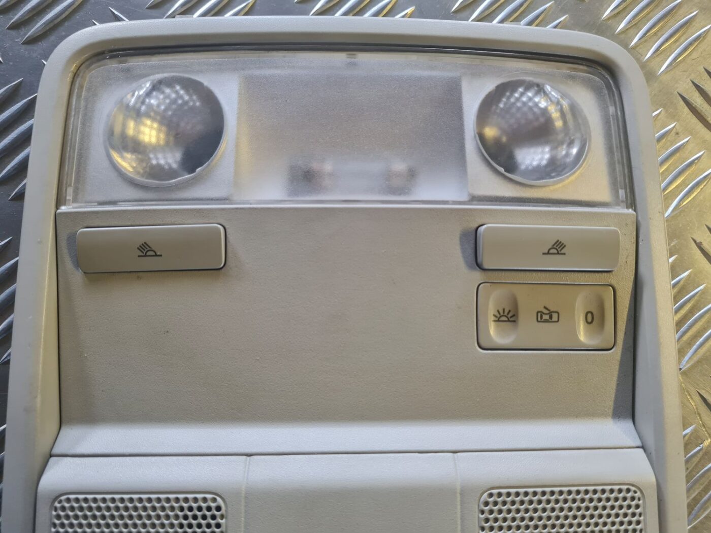 Salona apgaismojuma panelis priekš VW GOLF 5 2004