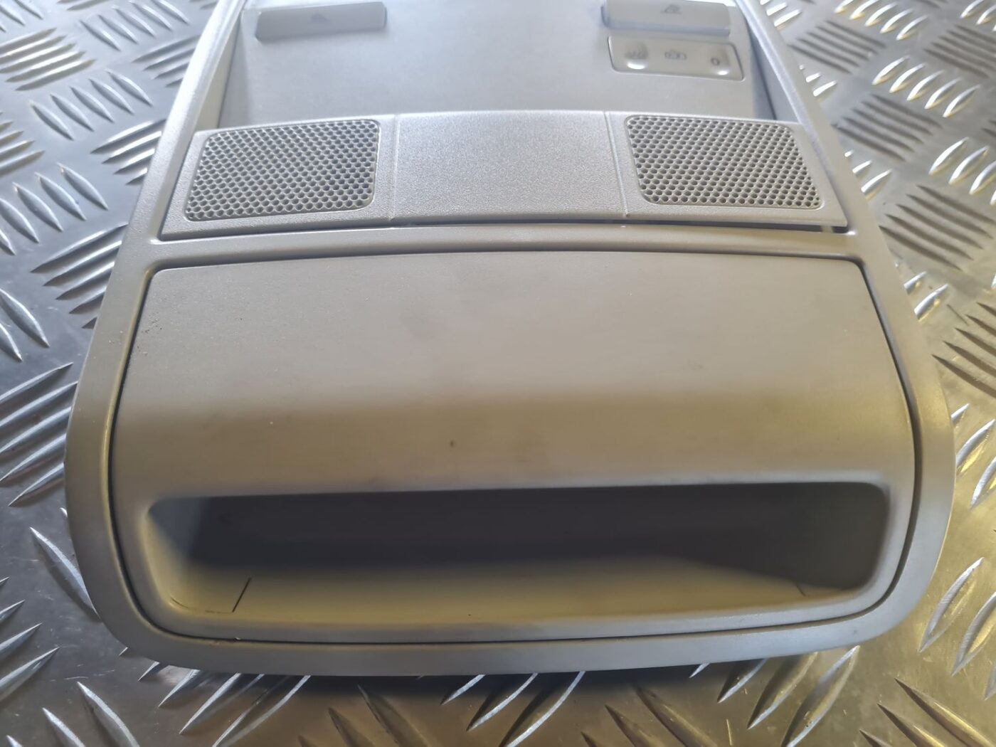 Salona apgaismojuma panelis priekš VW GOLF 5 2004