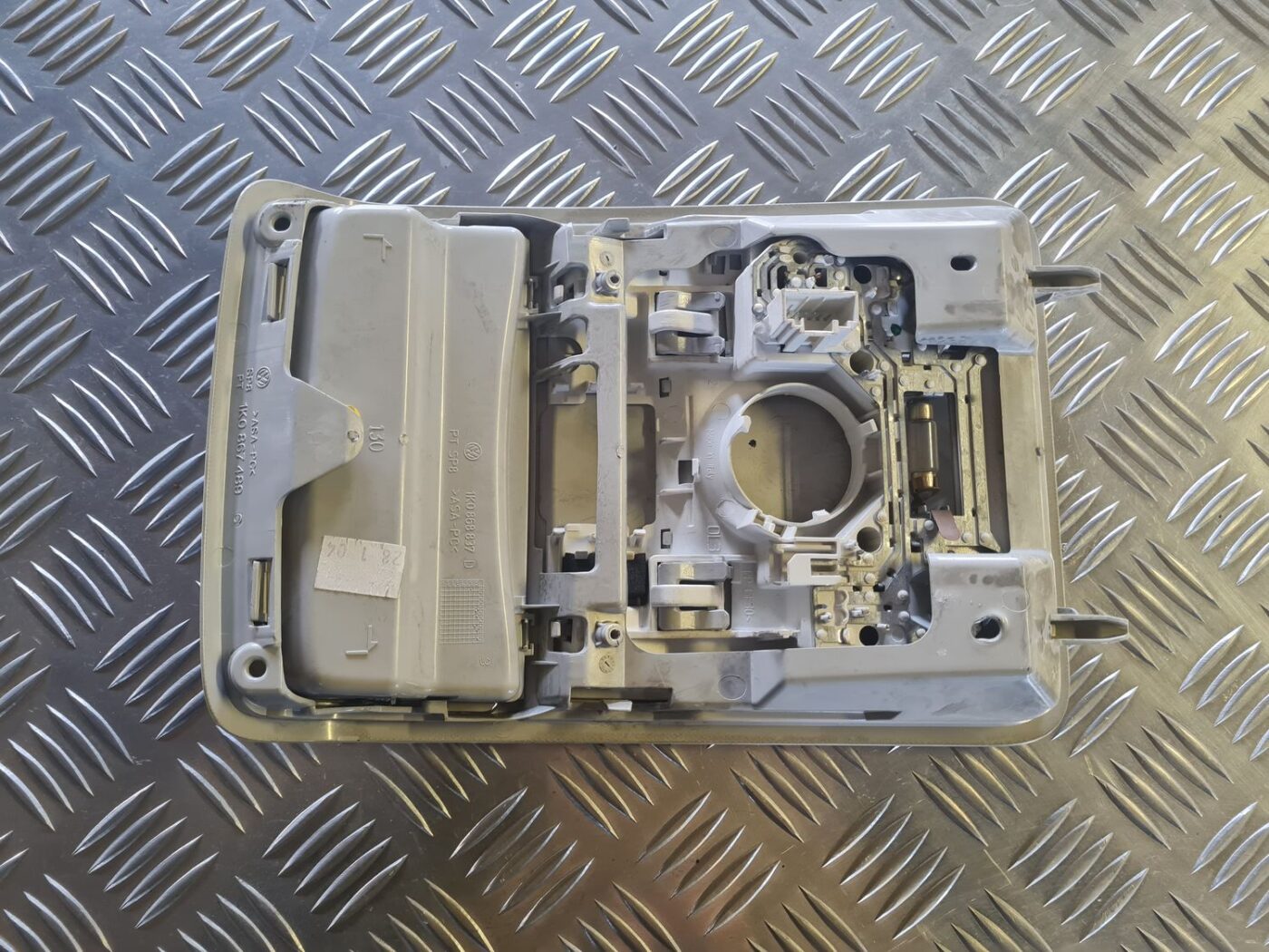 Salona apgaismojuma panelis priekš VW GOLF 5 2004