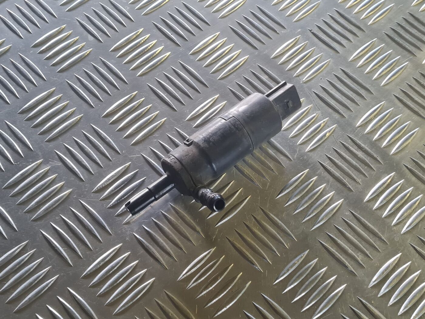 Mazgātāja šķidruma sūknis priekš VW GOLF 5 2004 1 Mazgātāja šķidruma sūknis priekš VW GOLF 5 2004