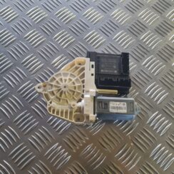 Elektrisko stiklu motors priekš VW GOLF 5 2004