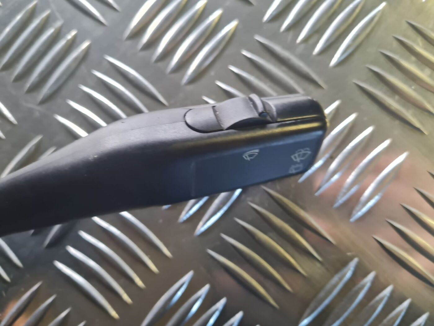 Stikla tīrītāja slēdzis priekš VW GOLF 5 2004 6 Stikla tīrītāja slēdzis priekš VW GOLF 5 2004