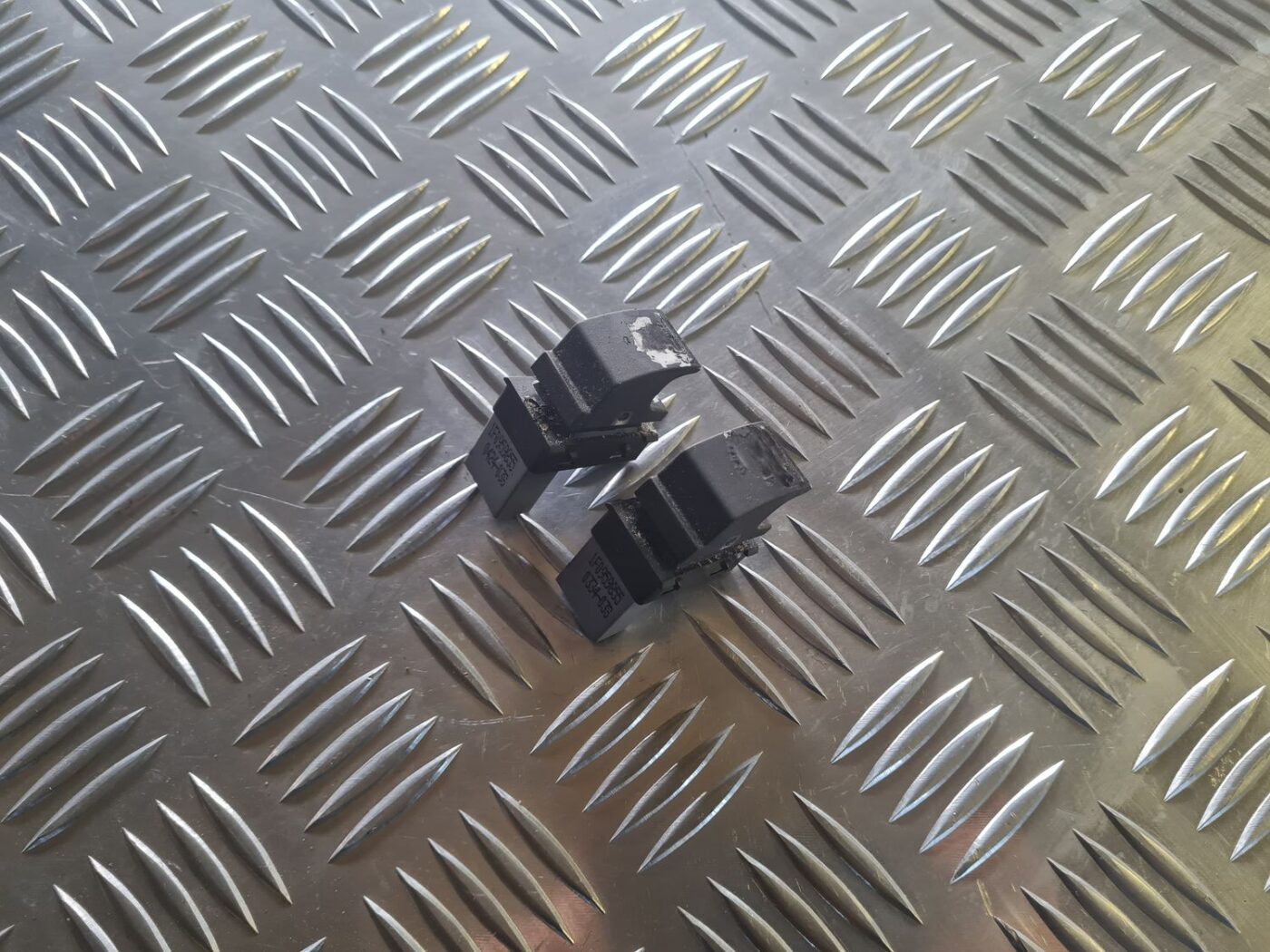 Stikla pacelšanas poga priekš VW GOLF 5 2004