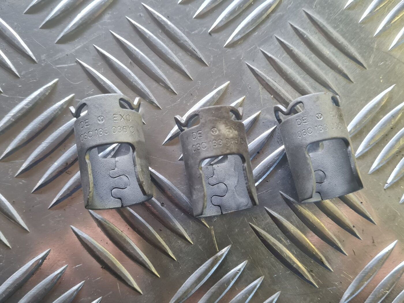 Degvielas smidzinātāja sprauslas turētājs priekš VW GOLF 5 2004 2 Degvielas smidzinātāja sprauslas turētājs priekš VW GOLF 5 2004