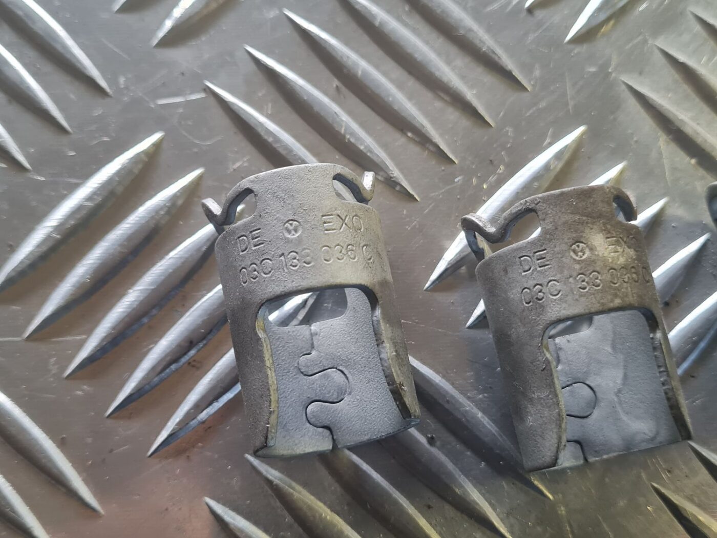 Degvielas smidzinātāja sprauslas turētājs priekš VW GOLF 5 2004 5 Degvielas smidzinātāja sprauslas turētājs priekš VW GOLF 5 2004