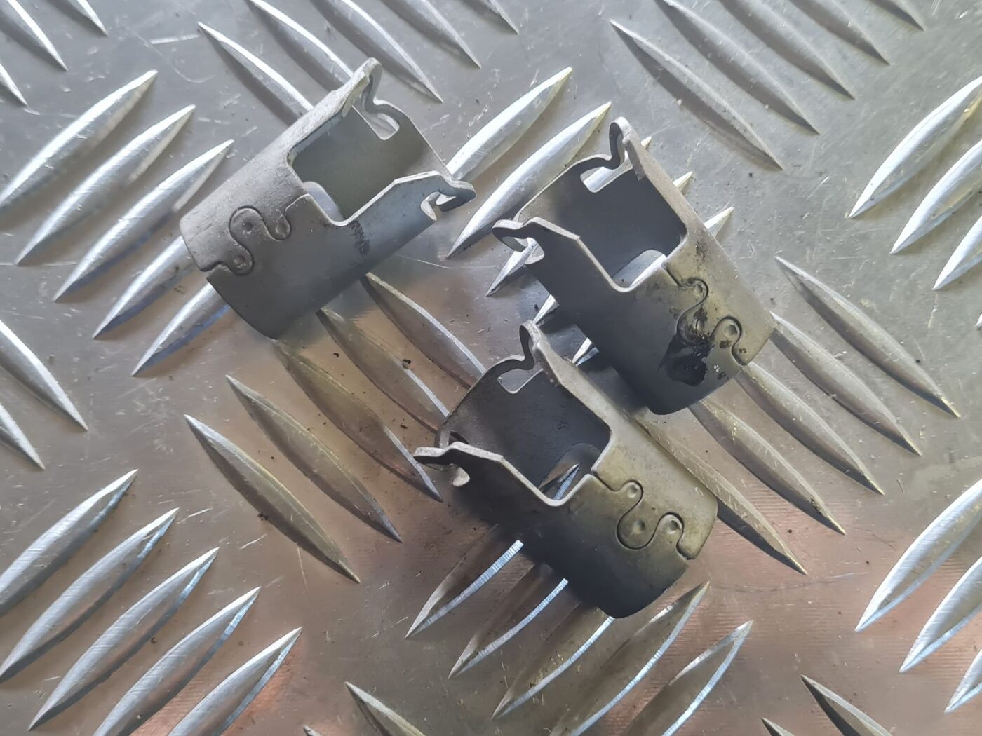 Degvielas smidzinātāja sprauslas turētājs priekš VW GOLF 5 2004 3 Degvielas smidzinātāja sprauslas turētājs priekš VW GOLF 5 2004