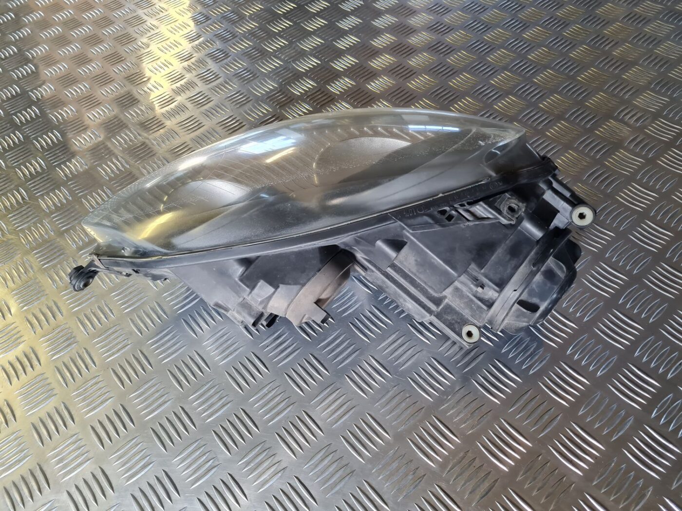 Priekšējais labais lukturis priekš VW GOLF 5 2004 9 Priekšējais labais lukturis priekš VW GOLF 5 2004