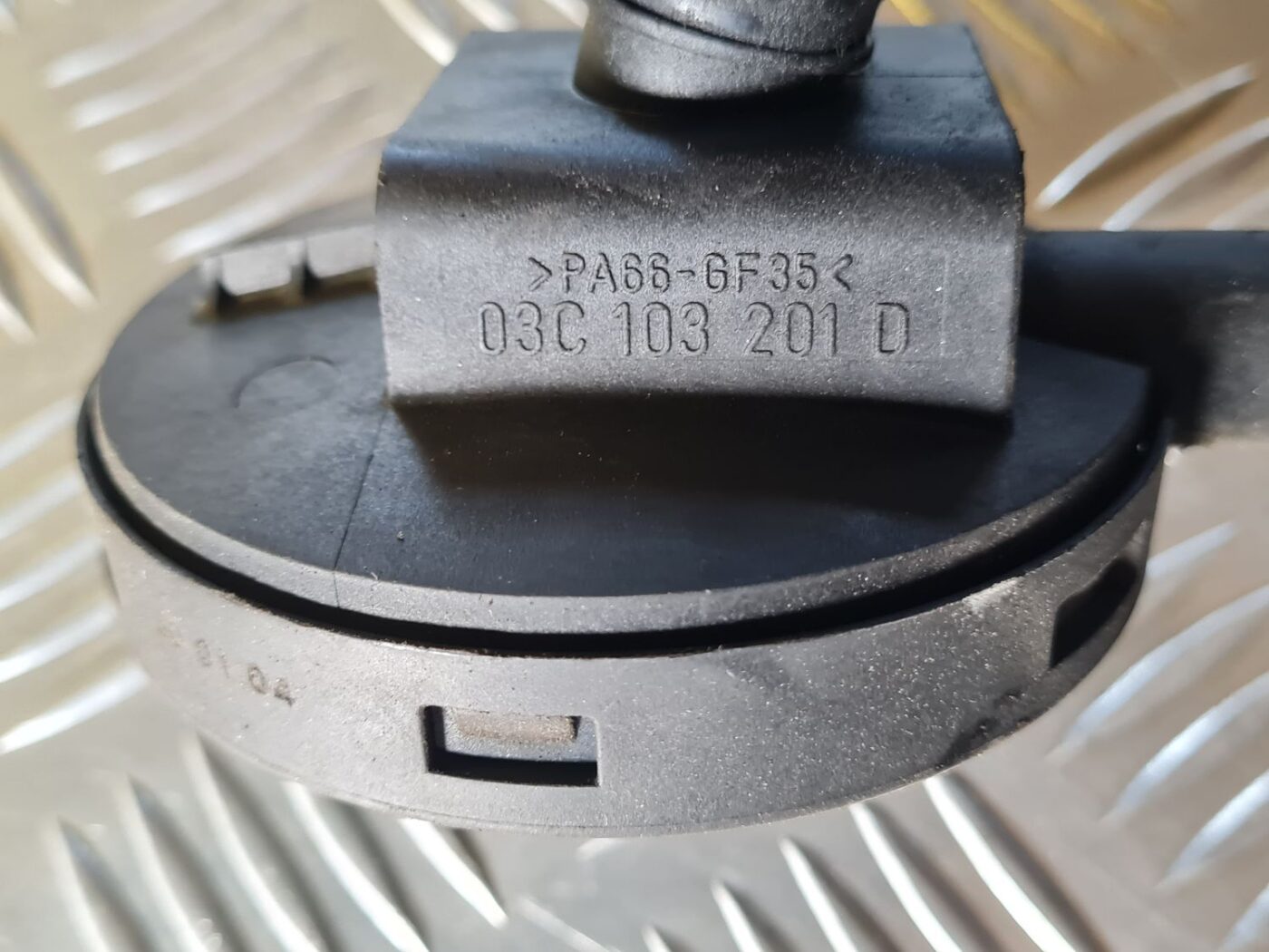 Kartera ventilācijas caurule priekš VW GOLF 5 2004 4 Kartera ventilācijas caurule priekš VW GOLF 5 2004