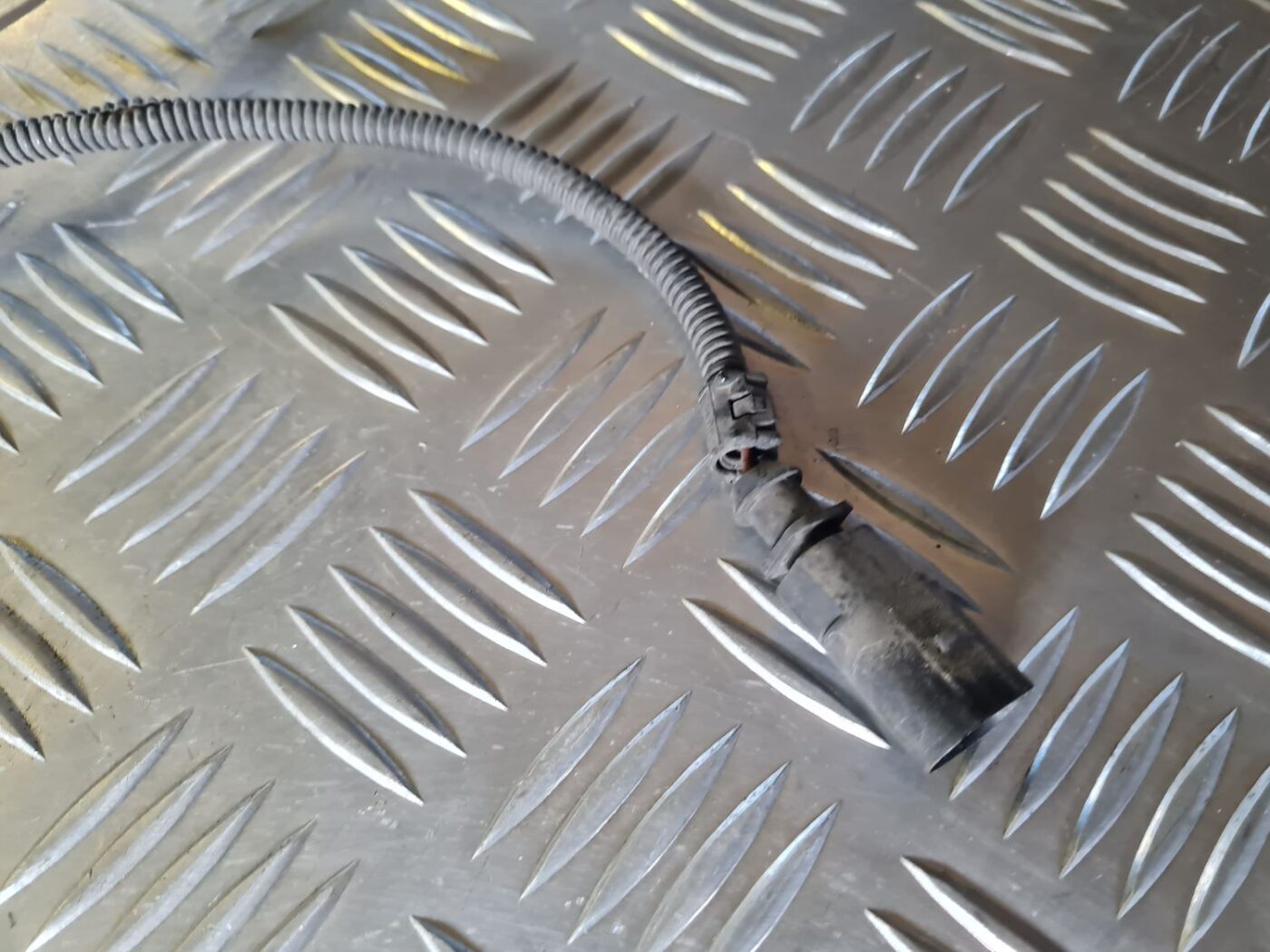 Pārsega slēdzene priekš VW GOLF 5 2004