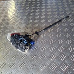 Aizmugurējo kreiso durvju slēdzene priekš VW GOLF 5 2004