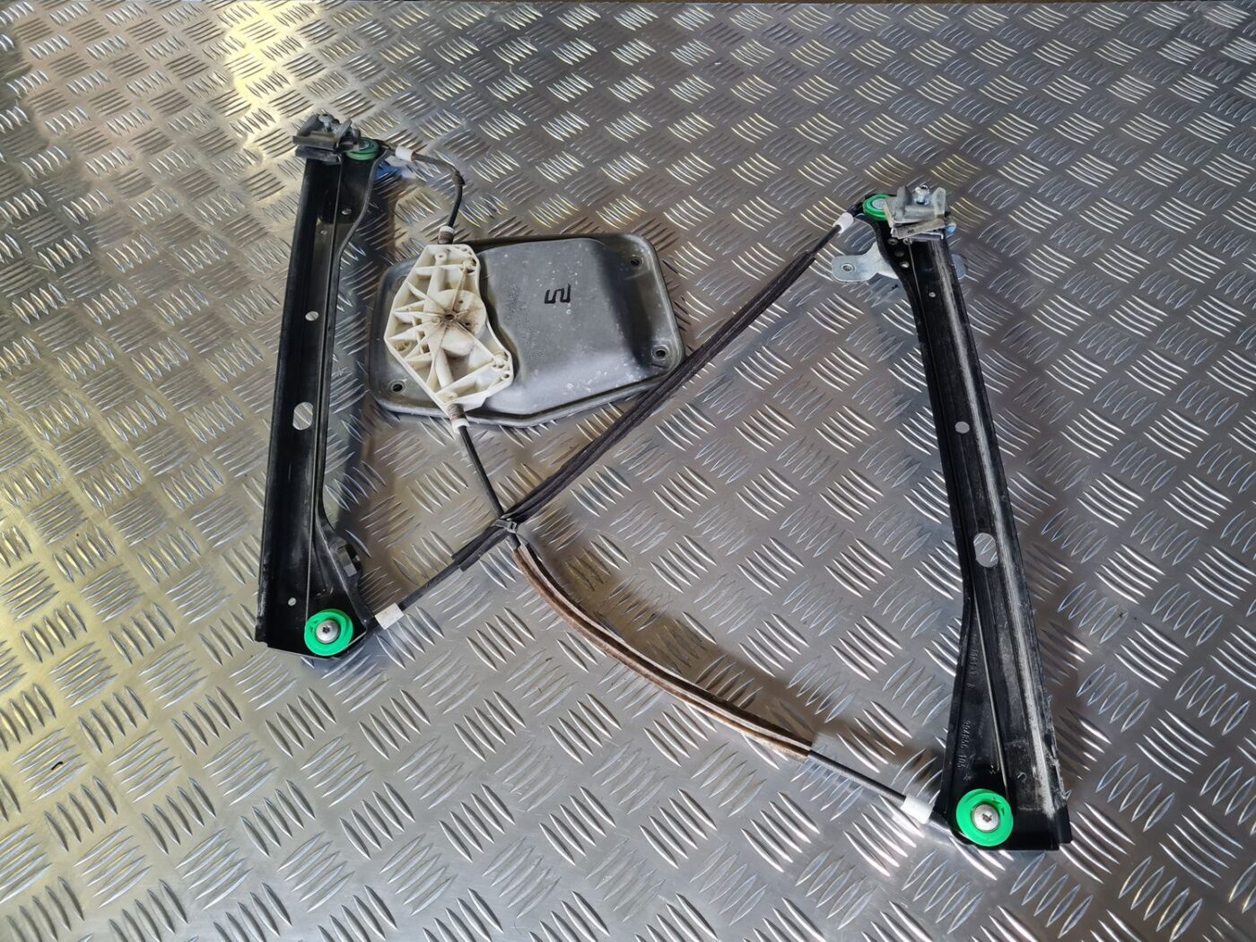 Stikla pacelšanas mehānisms priekšējais labais priekš VW GOLF 5 2004