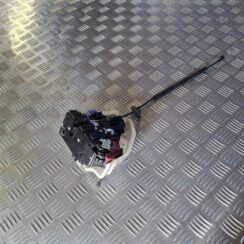 Aizmugurējo labo durvju slēdzene priekš VW GOLF 5 2004