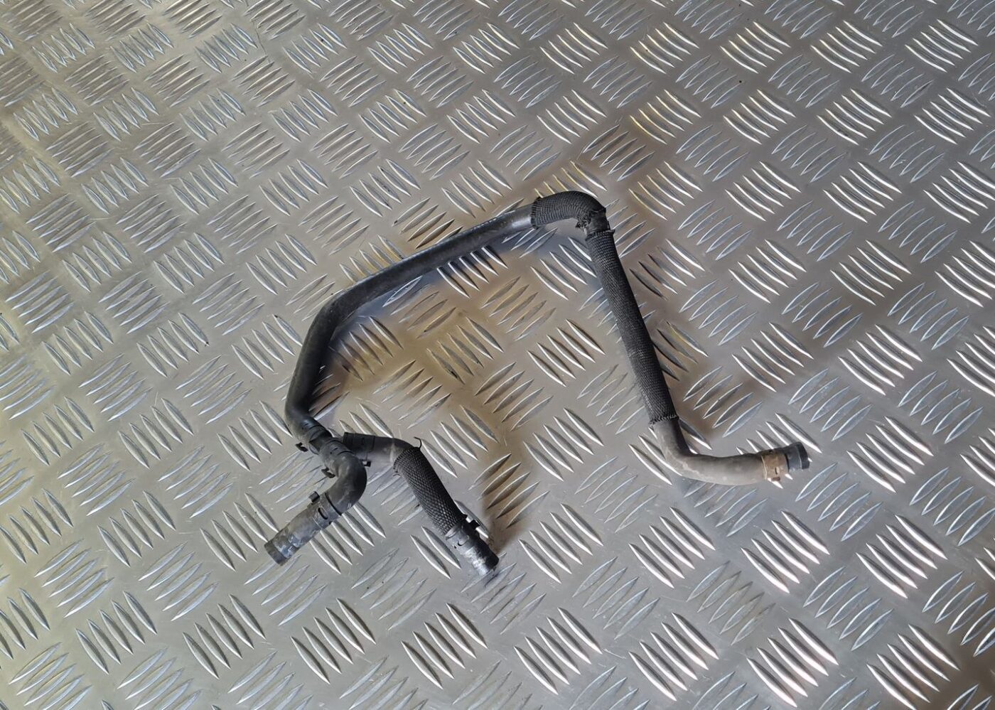 Dzesēšanas caurules priekš VW GOLF 5 2004 1 Dzesēšanas caurules priekš VW GOLF 5 2004