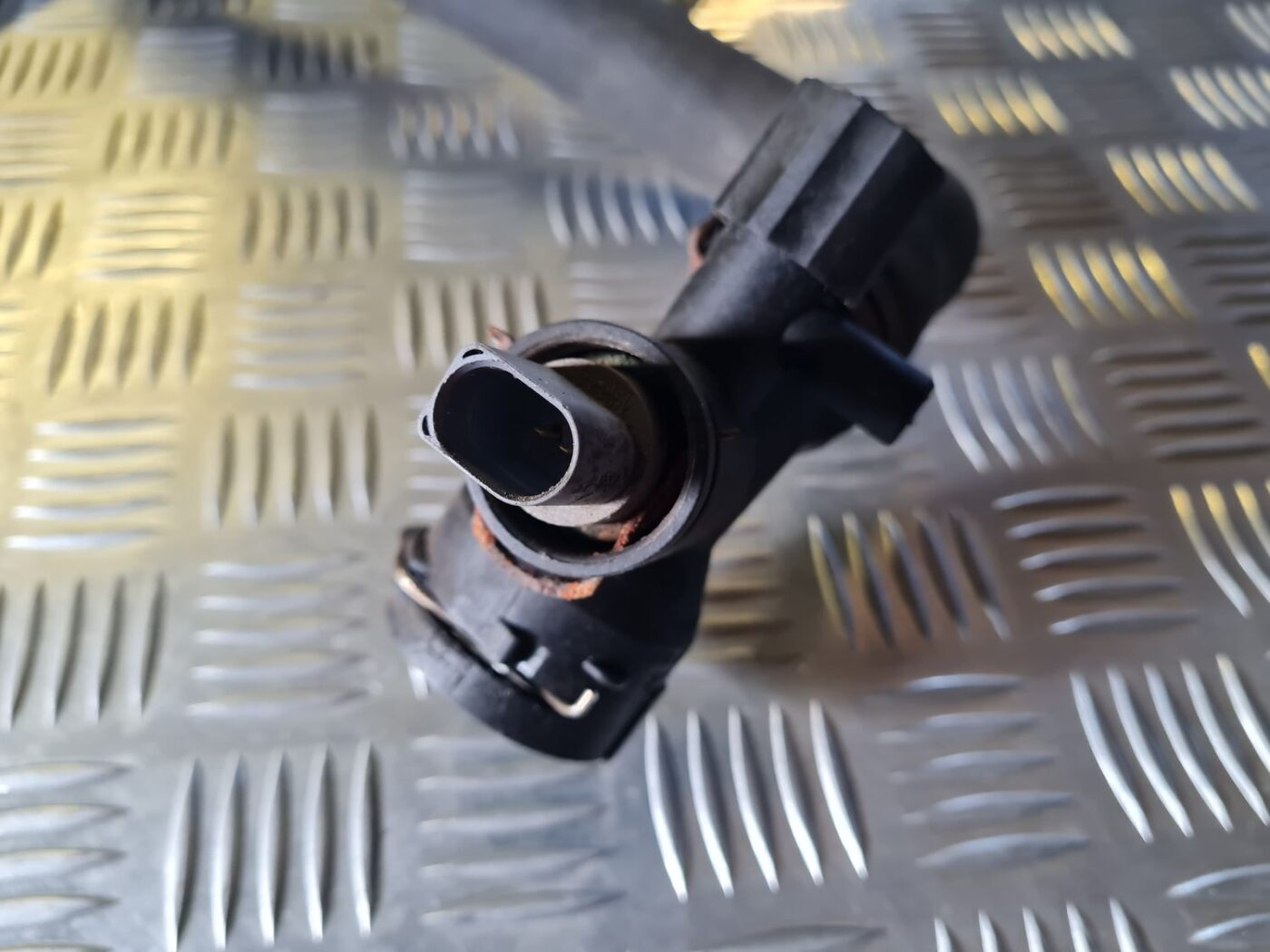 Dzesēšanas caurules priekš VW GOLF 5 2004 5 Dzesēšanas caurules priekš VW GOLF 5 2004